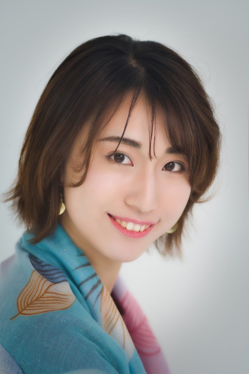 Amina2